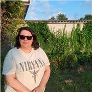 ¡Hola! Soy Marie, profesora nativa de Estados Unidos con amplia experiencia enseñando inglés a niños, adolescentes y adultos. Me especializo tanto en clases conversacionales como en la preparación de exámenes
